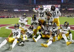 Jugadores de Steelers celebrando la victoria ante Cardinals