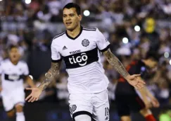 Willy Mendieta festeja un gol con el Olimpia 