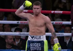 Canelo Álvarez celebra su triunfo ante Kovalev