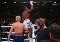 Daniel Jacobs festeja su triunfo ante Chávez Jr. 