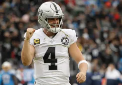 Derek Carr festeja tras un touchdown