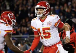  Patrick Mahomes festeja un touchdown con Spencer Ware