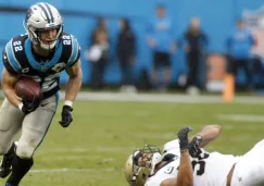 Christian McCaffrey durante el partido entre Panthers y Saints