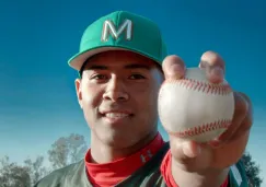 Jared Loyo presume la pelota