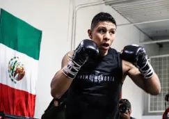 Jaime Munguía durante un entrenamiento público 