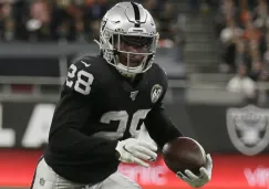 Josh Jacobs durante un juego de los Raiders