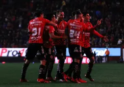 Jugadores de Xolos celebrando un gol