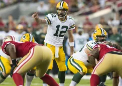 Aaron Rodgers jugando contra 49ers