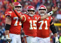 Jugadores de los Chiefs festejan en Arrowhead