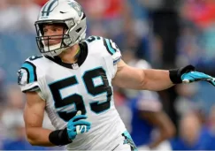 Luke Kuechly en partido con los Panthers