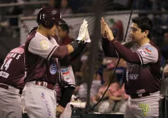 Jugadores de Tomateros, en festejo