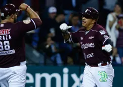 Jugadores de Tomateros festejan la victoria contra Venados