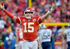  Patrick Mahomes festeja un pase de TD contra Titans