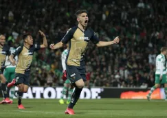 Pumas: Johan Vásquez festeja su gol ante Santos