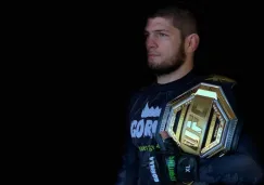 Khabib Nurmagomedov con un cinturón