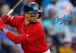 Mookie Betts durante un partido de los Red Sox