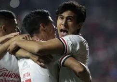 José Juan Macías celebrando una anotación con Chivas