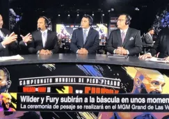 Especialistas de ESPN y Fox Sports en la mesa de transmisión