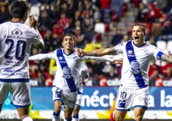 Tabó celebrando con sus compañeros su anotación