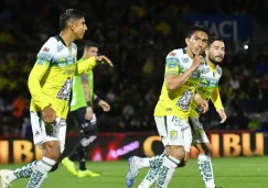 Ángel Mena celebrando un gol ante Juárez