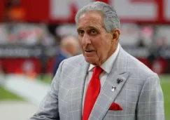 El dueño de los Falcons sí pagara a empleados pese a suspensión