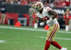 DeForest Buckner en celebración con los San Francisco 49ers 