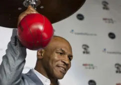 Mike Tyson en una conferencia de prensa 