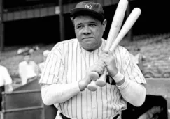 Babe Ruth posa ante la lente de la cámara