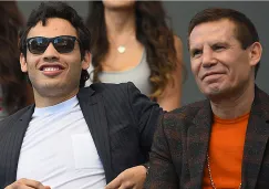 Julio César Chávez junto a su hijo en un evento