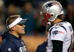 Josh McDaniels y Tom Brady, durante un juego de New England