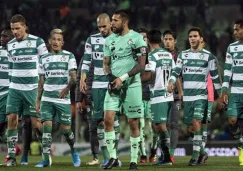 Jugadores de Santos en el partido contra Pumas