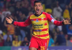 Aldo Rocha celebra un gol con Monarcas