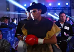 Vaquero haciendo su entrada en una arena de México 