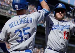 Jugadores de los Dodgers de los Angeles festejan una carrera