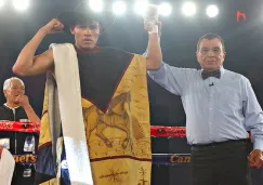 Referee anuncia un triunfo del Vaquero Navarrete