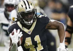 Alvin Kamara se escapa con el ovoide