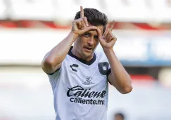 Fernando Madrigal festeja su gol con Gallos