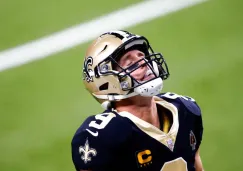 Drew Brees mira al cielo tras una acción