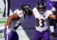 Jugadores de los Ravens festejan una anotación