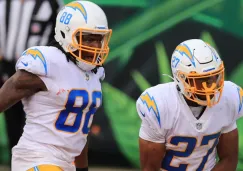 Jugadores de Chargers celebran ante Cincinnati