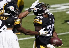 Jugadores de Steelers celebran anotación contra Denver