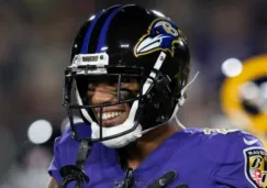 Marcus Peters en acción con Ravens