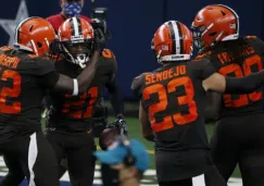 Jugadores de los Cleveland Browns celebran el triunfo ante Dallas