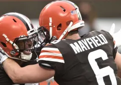 Rashard Higgins y Baker Mayfield celebran después de un touchdown 