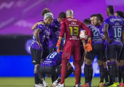 Jugadores de Mazatlán previo a un partido 