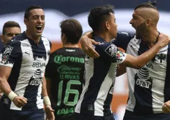 Nico Sánchez y otros jugadores de Rayados festejan un gol