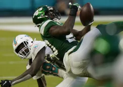 VIDEO: Jugador de Jets realizó intercepción con el trasero en juego ante Dolphins