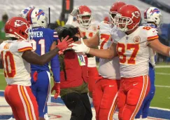 Kelce festeja uno de sus touchdowns contra Bills