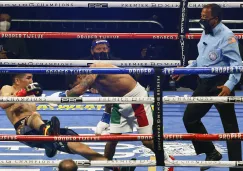 El momento en que Davis derriba a Leo Santa Cruz