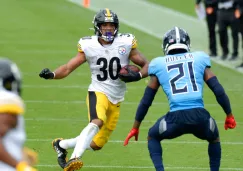 James Conner durante un partido con Steleers